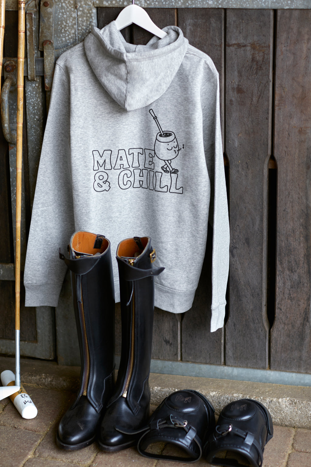 Hoodie "Mate & Chill" – Hellgrau