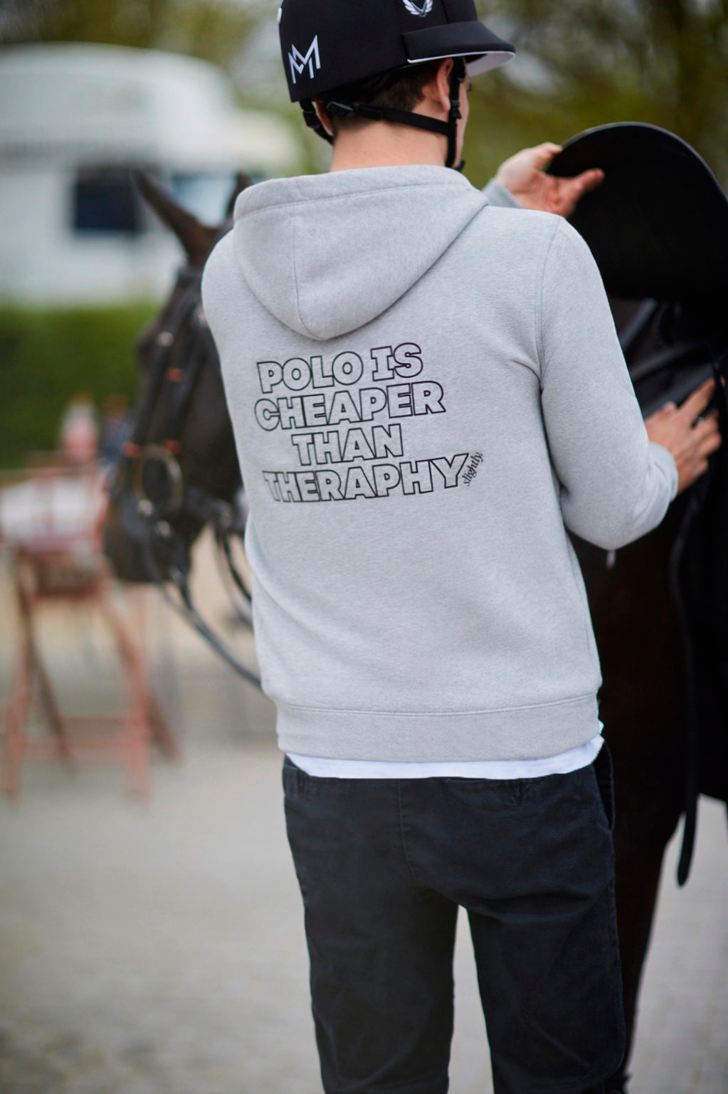 Hoodie "Polo is cheaper than Therapy" – Hellgrau