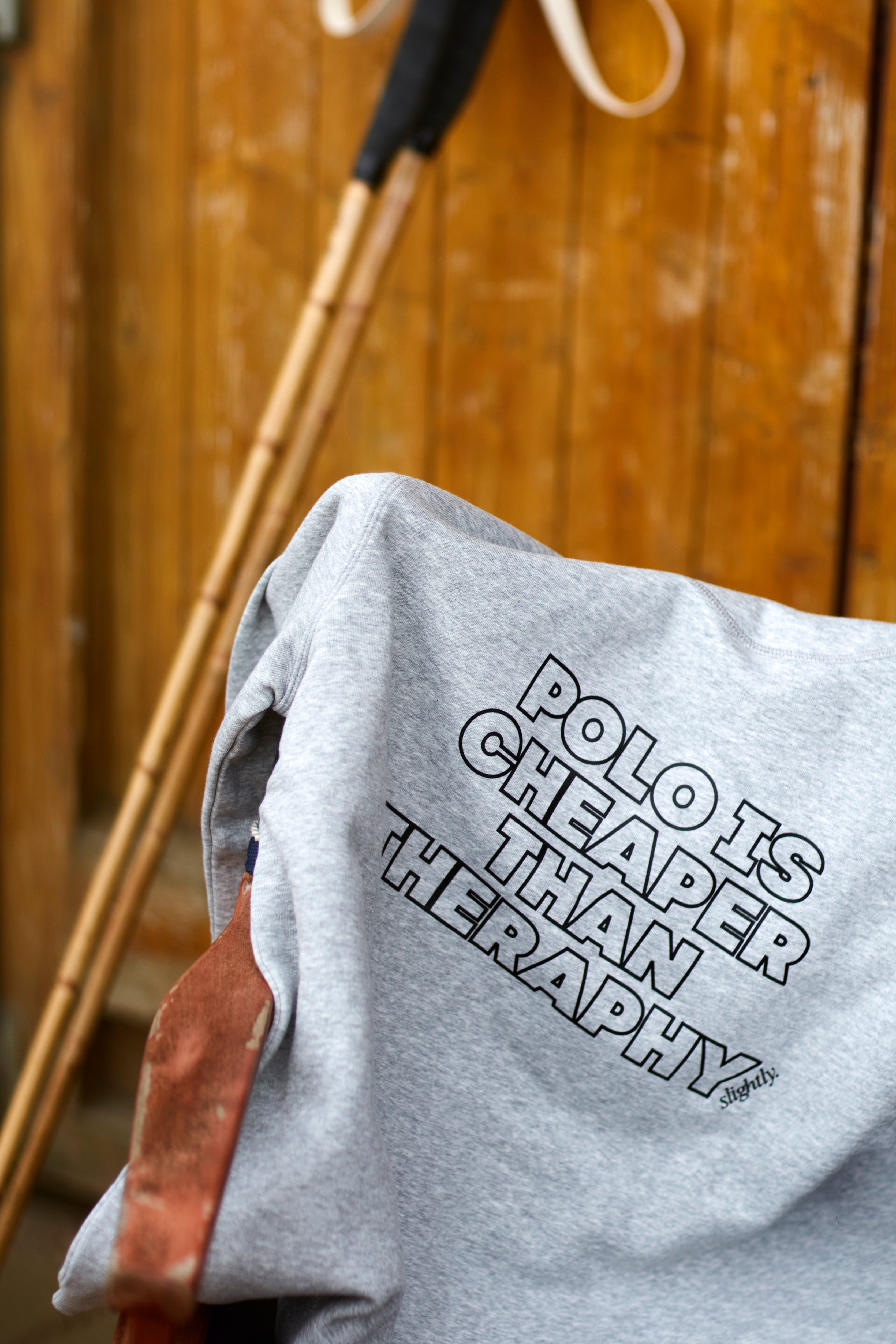 Hoodie "Polo is cheaper than Therapy" – Hellgrau